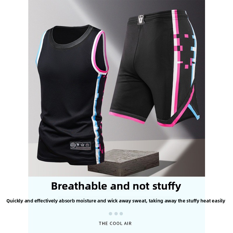Outdoor Sports - Sommerliches Alltags-Outdoor-Freizeit-Trend-Set: Vielseitige Sportbekleidung für Herren